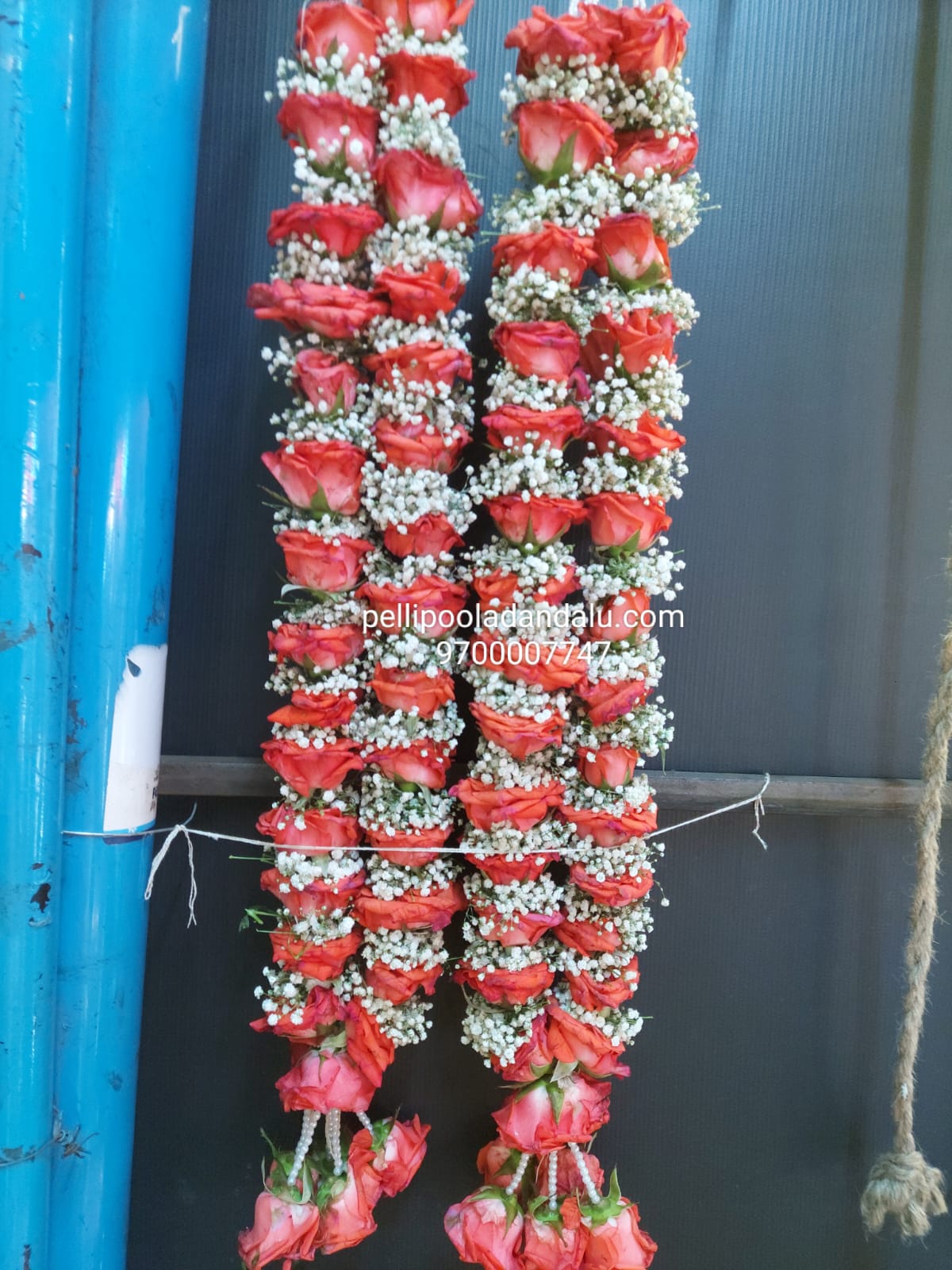 Pelli poola Jada - Got bored of same old Rose petal Garlands? Here is new Baby  Breath Garland design with Chrysanthemum to match your wedding attire…  Perfectly made Garlands by Kalaivani #PellipoolajadaPorur